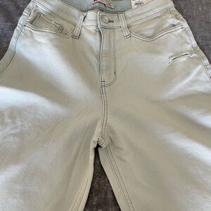 Wide leg jeans. Brand new. Worn look. High rise.